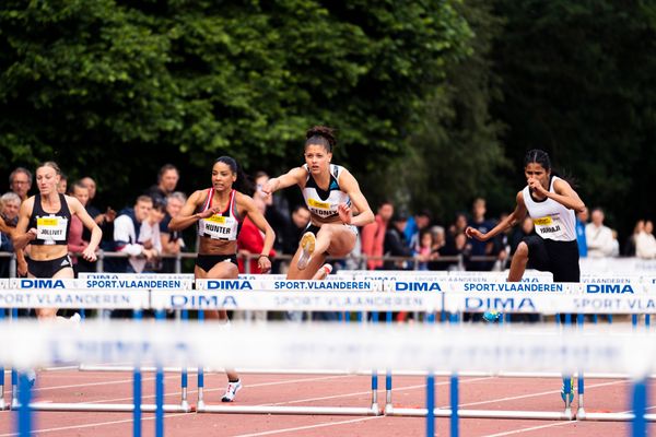 Ze Sedney (The Netherlands) ueber 100m Huerden am 28.05.2022 waehrend der World Athletics Continental Tour IFAM Oordegem in Oordegem